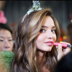 🆕️Victoria's Secret Glossy Tint Lip Sheen KNOCKOUT RED 💋SEALED💋